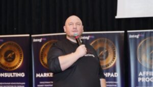 Андрей Пережогин основатель Legat Business Consulting во время деловых командировок в азиатские страны Международный опыт и азиатские бизнес-практики Андрея Пережогина в развитии Legat Business Consulting Андрей Пережогин изучает восточную философию управления и деловую культуру в азиатских командировках